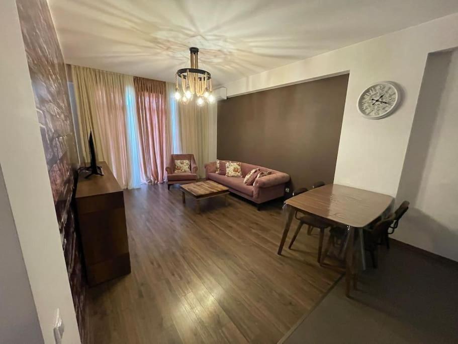 7Th Heaven Apartment In Central Tbiliszi Kültér fotó